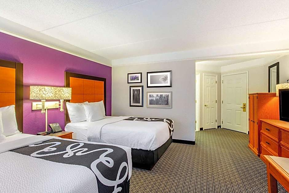 La Quinta Inn & Suites by Wyndham Raleigh Durham International Airport
