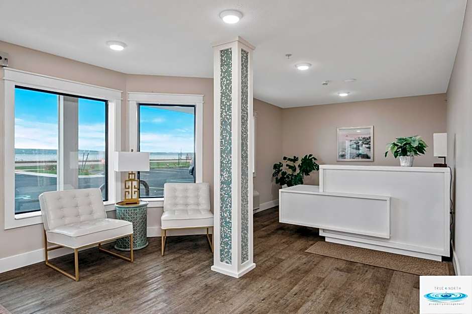 Gold Coast Inn ⁀➷ Breathtaking Sunsets ➠ Standard Lake View Room ➠ 106