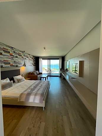Deluxe Suite with Sea View