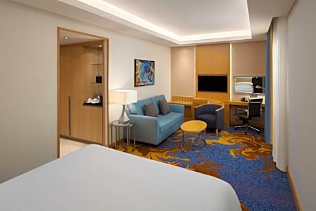 Superior Deluxe Twin Room- Club Floor, Partial Haram View, Lounge access, included Breakfast, Snacks, and Dinner