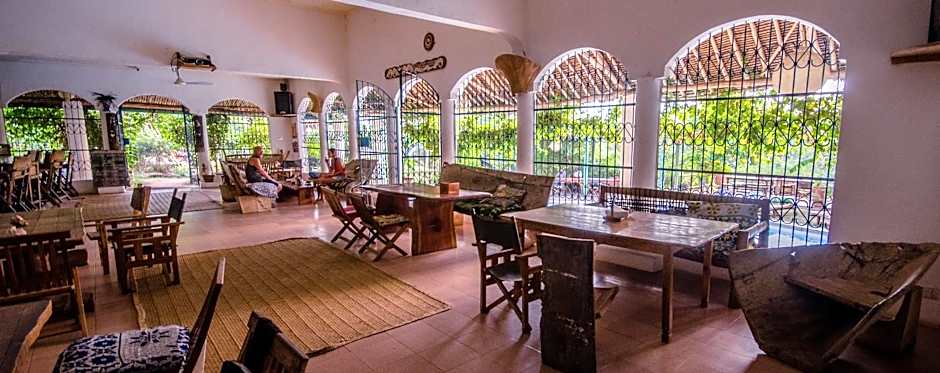 Distant Relatives Ecolodge & Backpackers