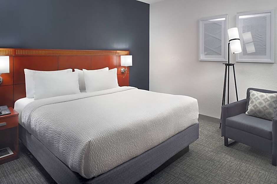 Courtyard by Marriott Charlotte Arrowood