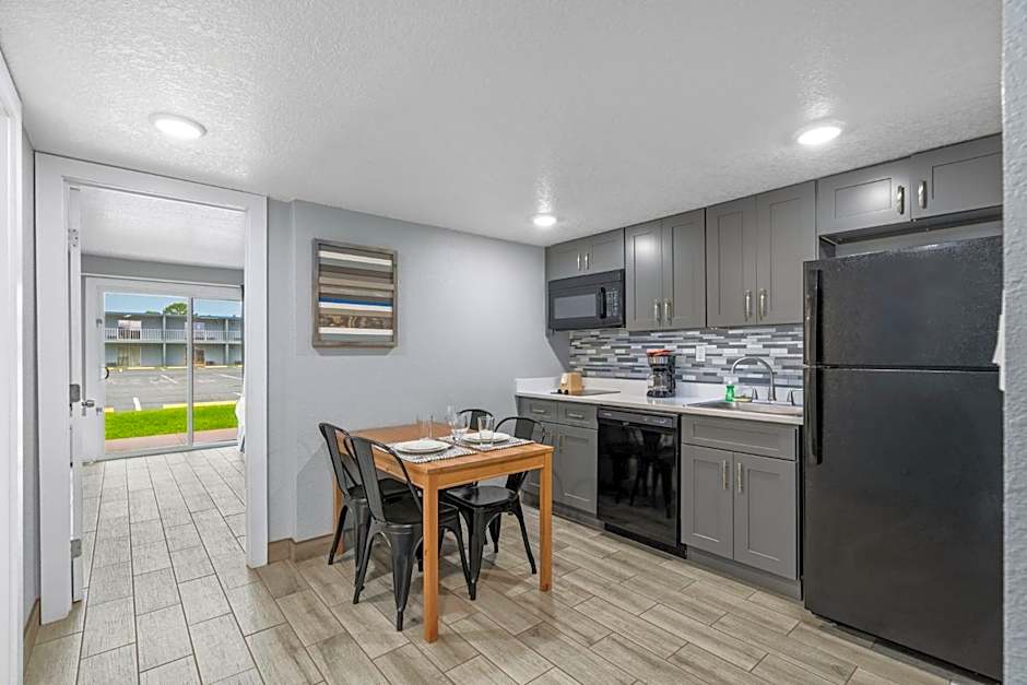 Celebration Suites At Old Town