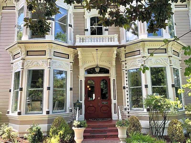 McCall House Boutique Hotel