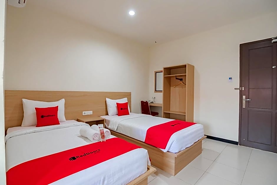 RedDoorz Syariah Plus near Tanjungpura University 2 Pontianak