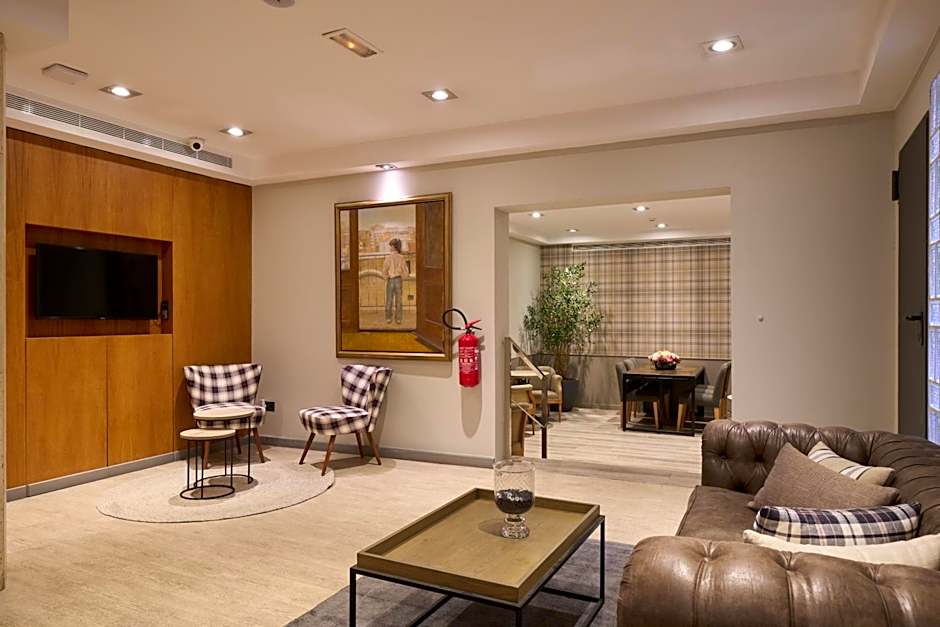 Catalonia Castellnou Hotel