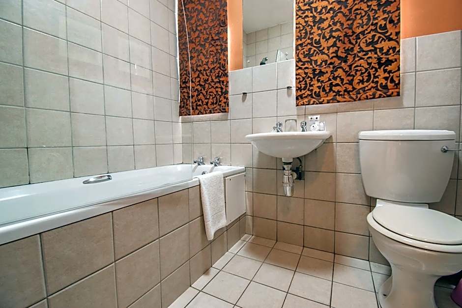 Emakhosini Hotel On East