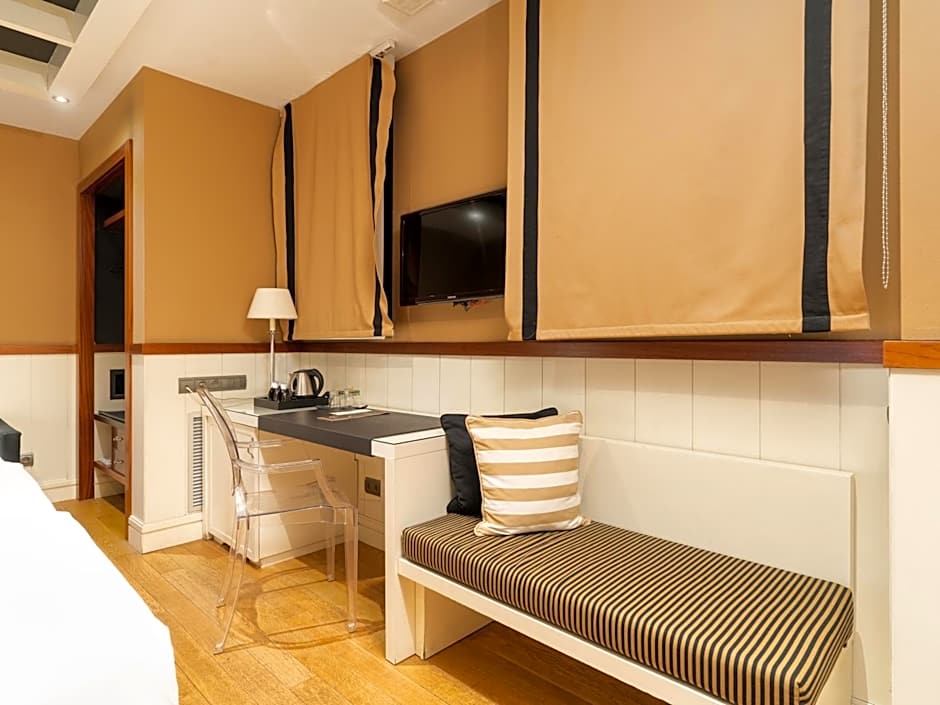 U232 Hotel