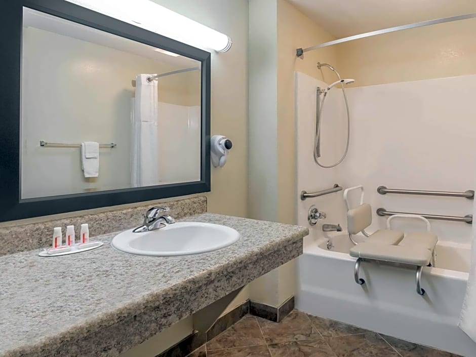 Days Inn by Wyndham Blakely