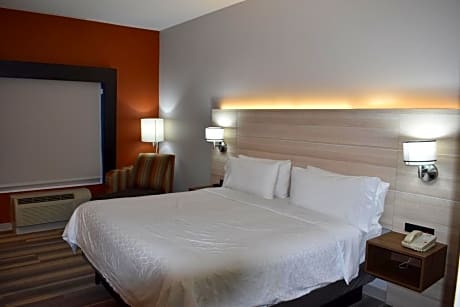 King Room with Roll In Shower - Non-Smoking