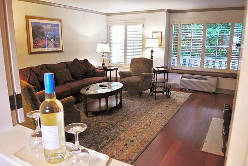 Cow Hollow Inn and Suites