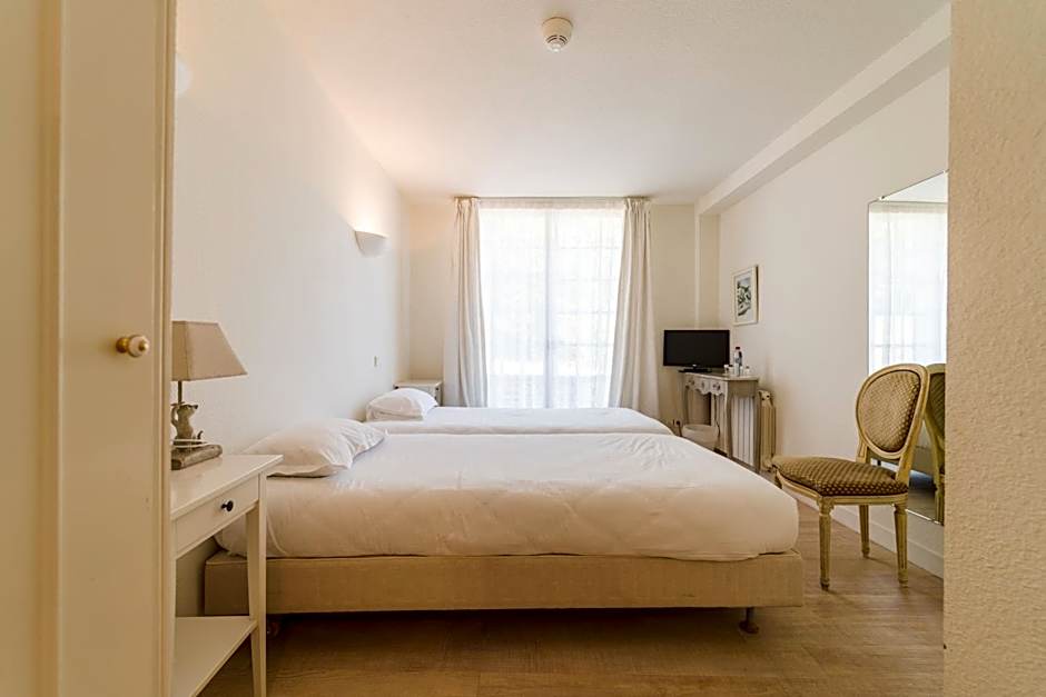 Hotel The Originals Château de Perigny