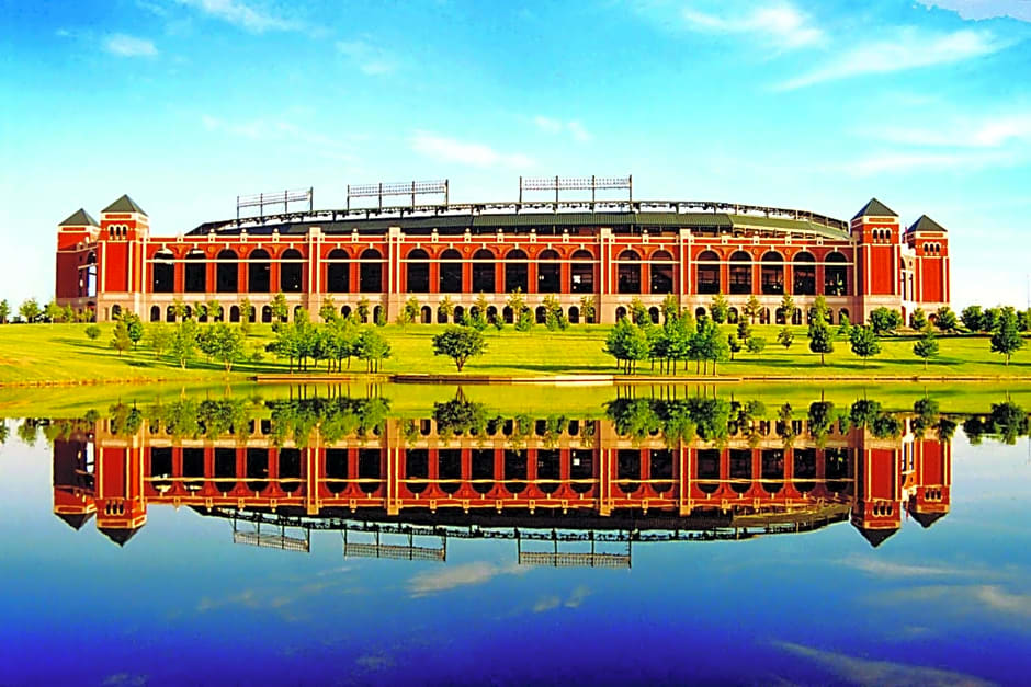 Super 8 by Wyndham Arlington Near AT&T Stadium