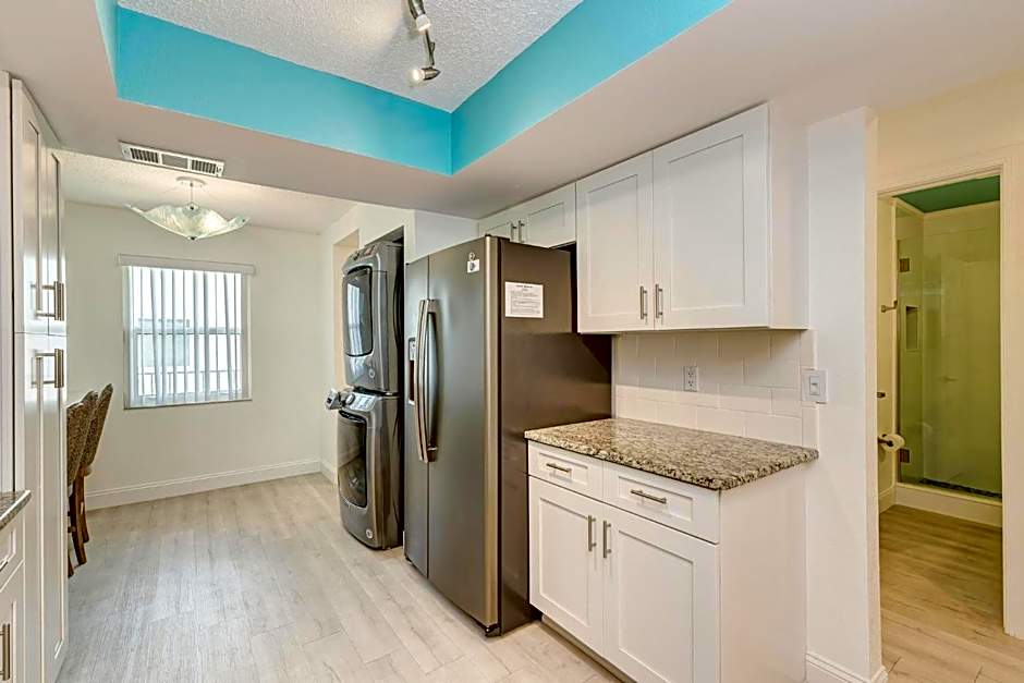 Absolute Anna Maria-Private Beach Access-Heated Pool-Water Views From Every Room