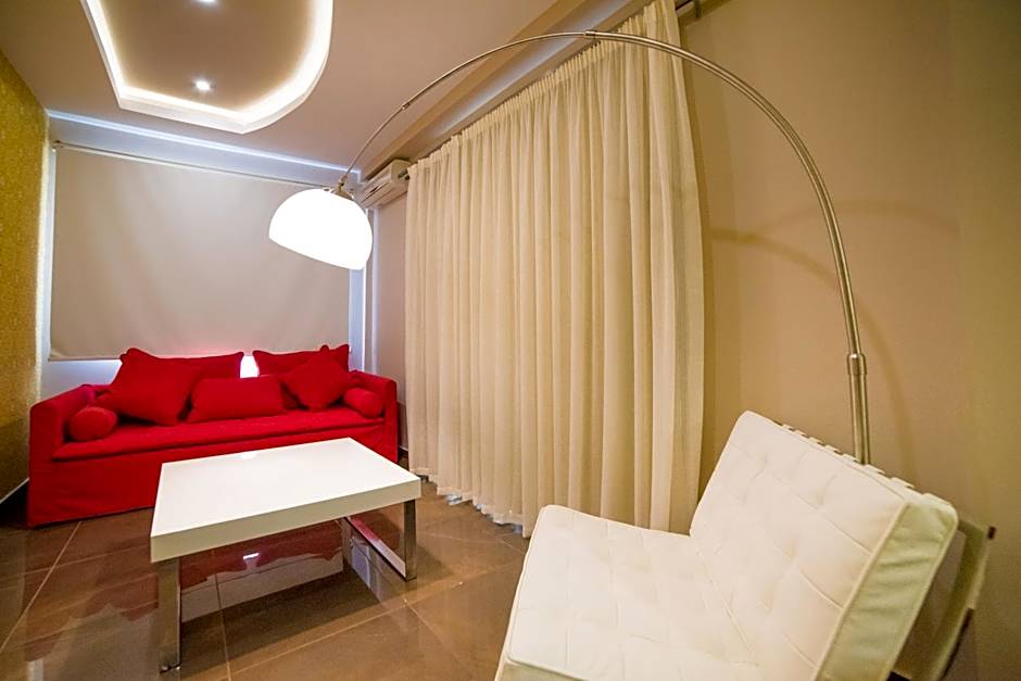 Koukounaria Hotel & Suites