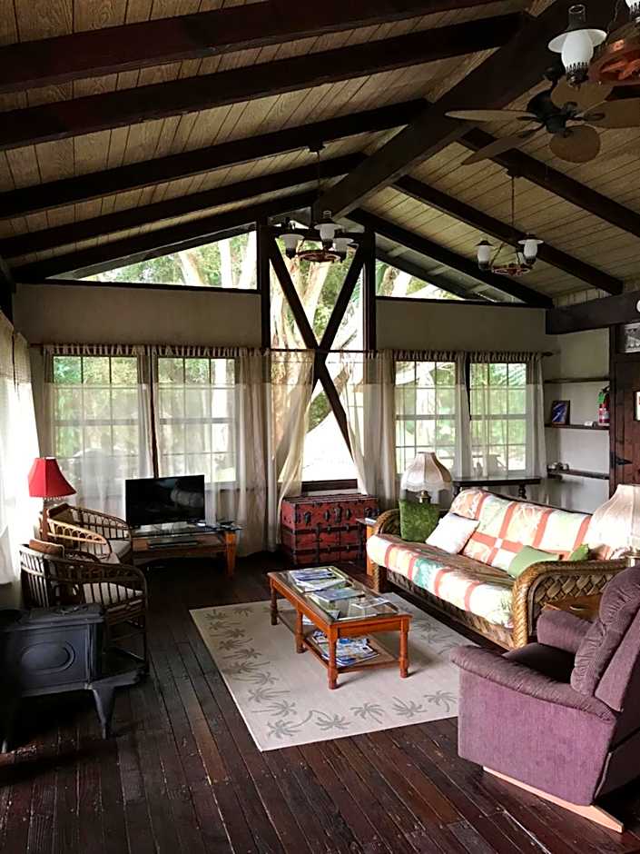 Hale Maluhia Country Inn