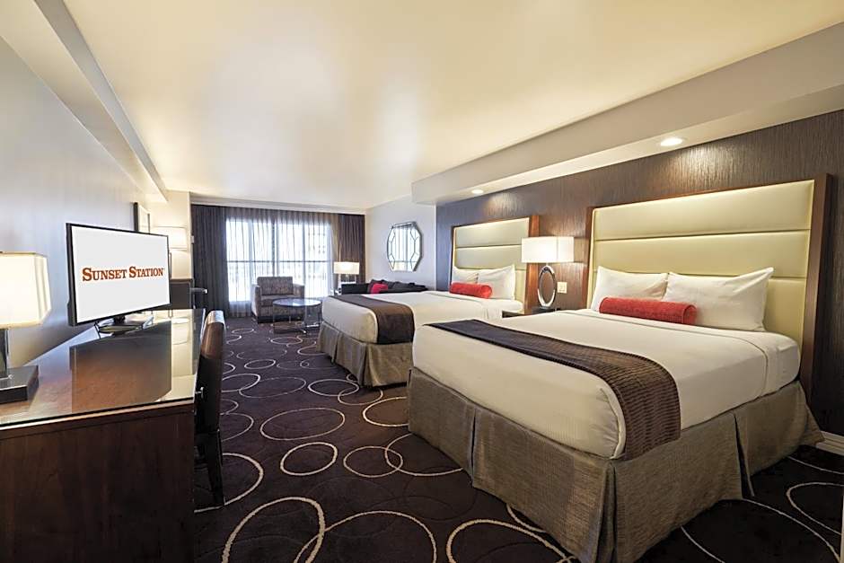 Photo 1 of 5 of Petite 2 Queen Beds Suite