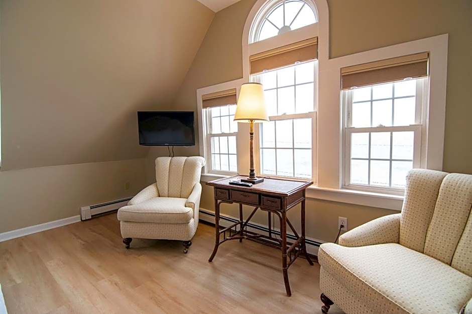 The Beach House Inn