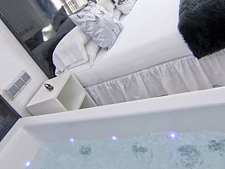 Jacuzzi Suite