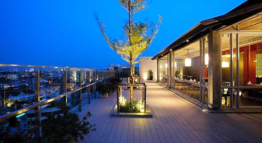 The Quarter Hualamphong by UHG