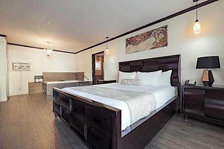 Jacuzzi Suite - 1 King Bed
