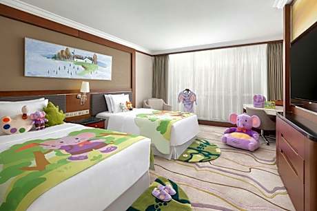 Towers Twin Room, Tower Lounge access level, Guest room