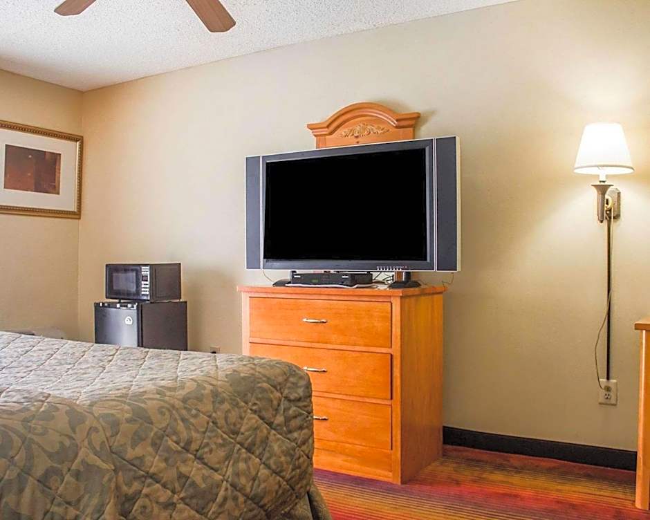 Rodeway Inn Huntington Station