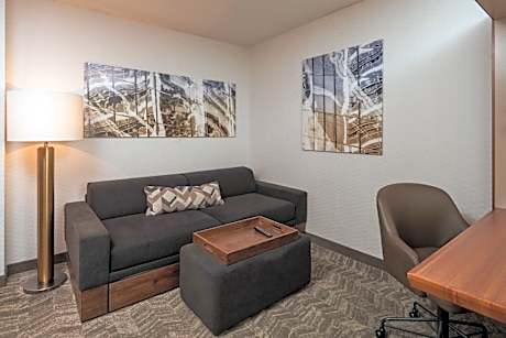 King Suite with Trundle Bed