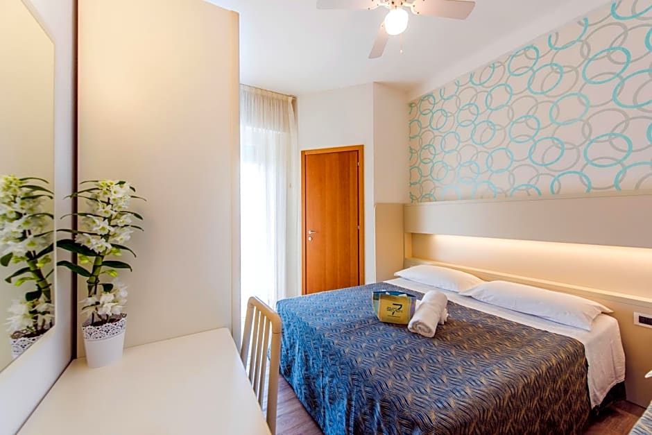 Hotel Seven