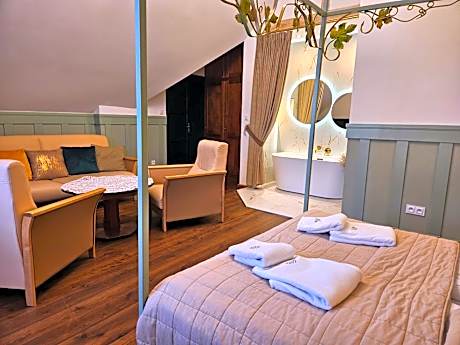 Deluxe Double Room with Bath