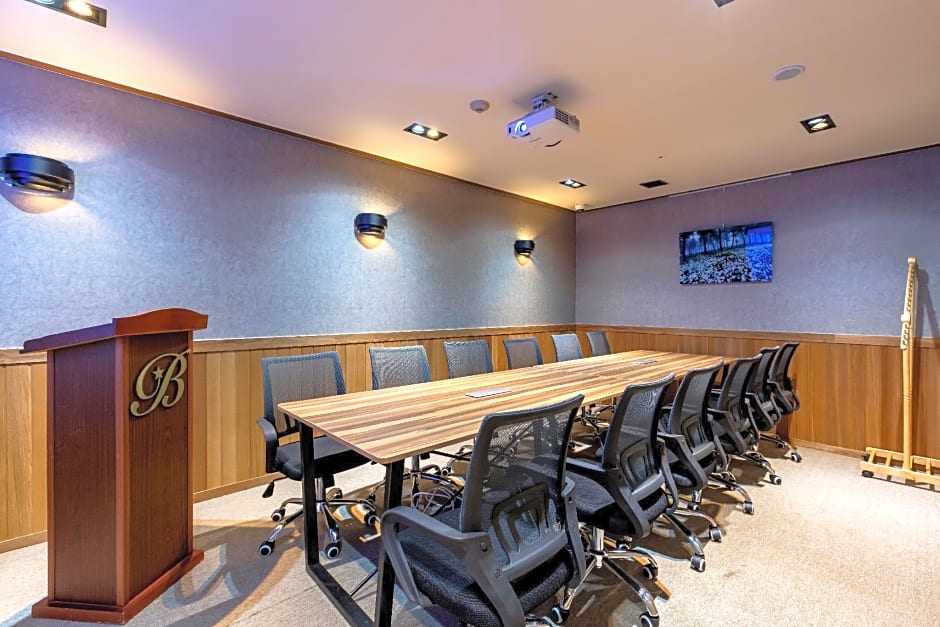 Benikea Chaeseokgang StarHills Hotel