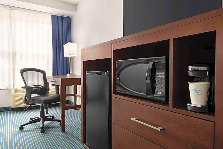 Days Inn by Wyndham Sarnia Harbourfront