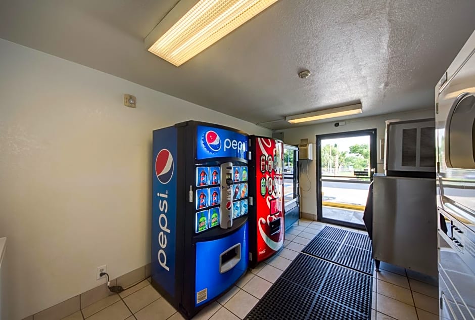 Motel 6-Lakeland, FL