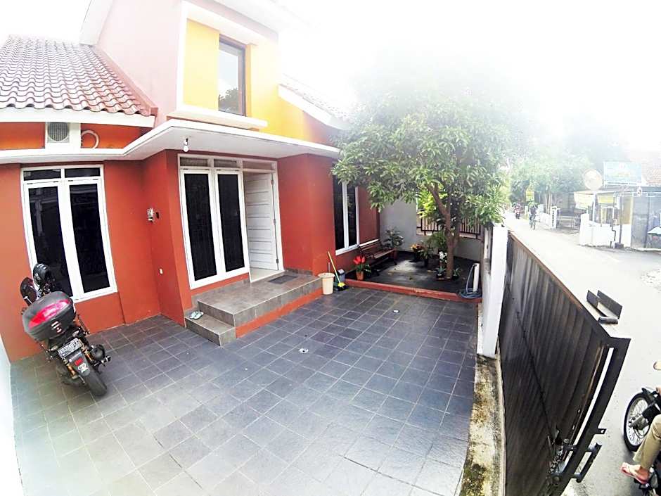 Minggiran Street Homestay jogja