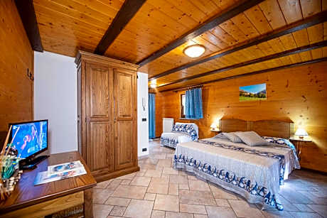 Triple Room with Private Bathroom