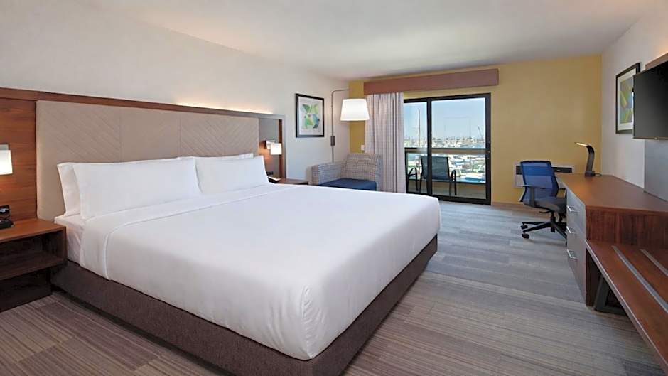 Holiday Inn Express Hotel & Suites Ventura Harbor By IHG