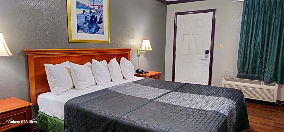 Sycamore Inn Chico University Area