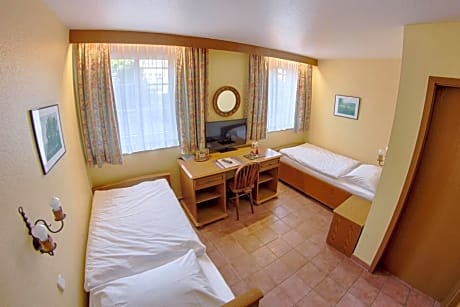 Economy Twin Room