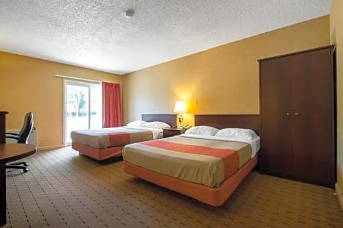 Motel 6-Trenton, ON