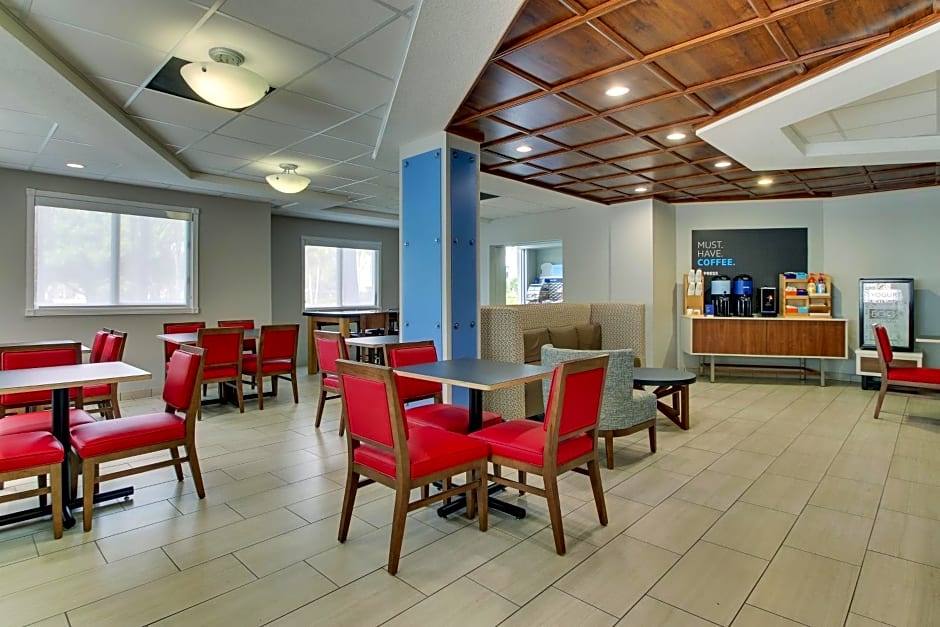 Holiday Inn Express West Palm Beach Metrocentre