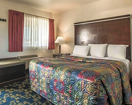 Deluxe Room, 1 Queen Bed, Balcony, Non Smoking