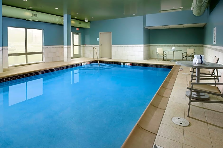 Holiday Inn Express & Suites by IHG Altoona, an IHG Hotel