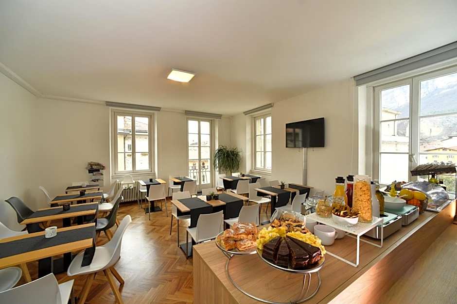 Lainez Rooms & Suites