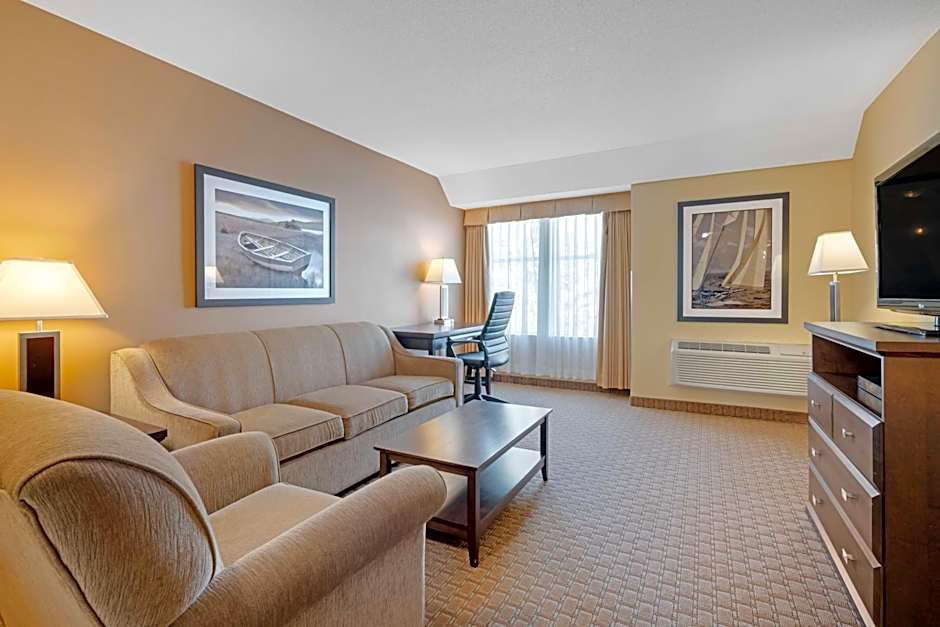 Best Western Plus Emerald Isle Hotel