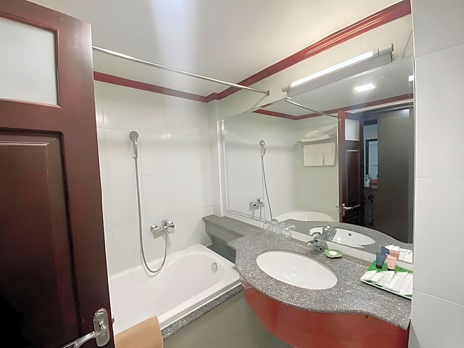 Muong Thanh Thanh Nien Hotel