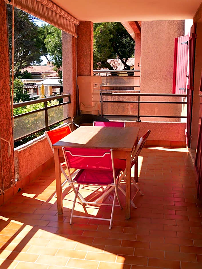 Appartement 60m2 - 2 Chambres à une minute des plages, parking privé