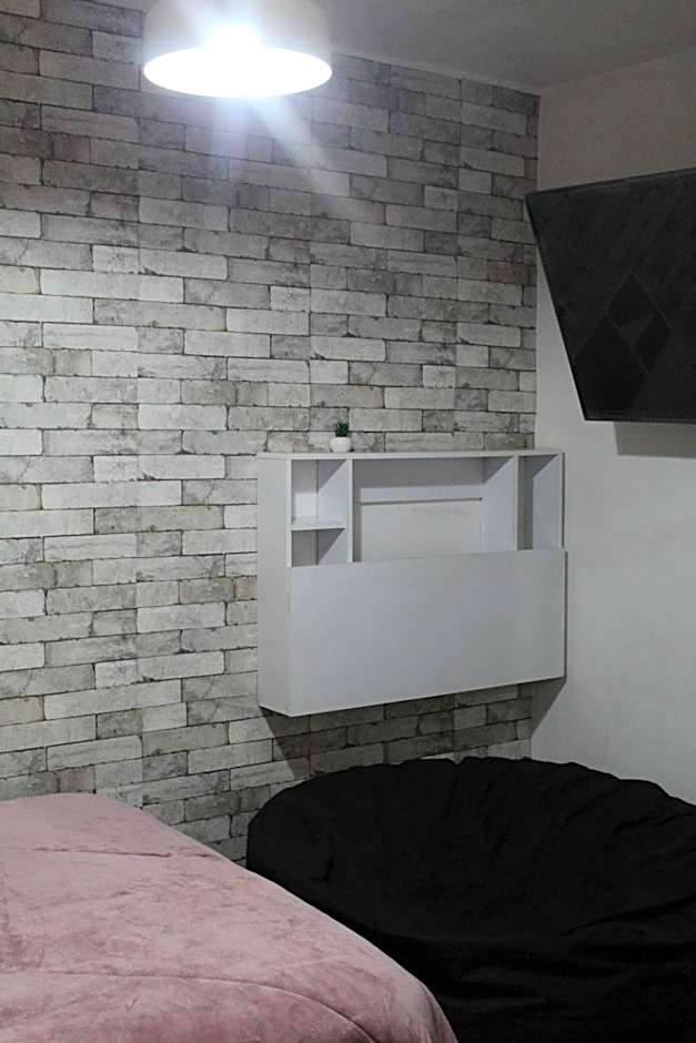 Casa Vázquez , "Como en casa" , hospédate con nosotros y recibirás una atención personalizada, servicio y confort nos distingue.