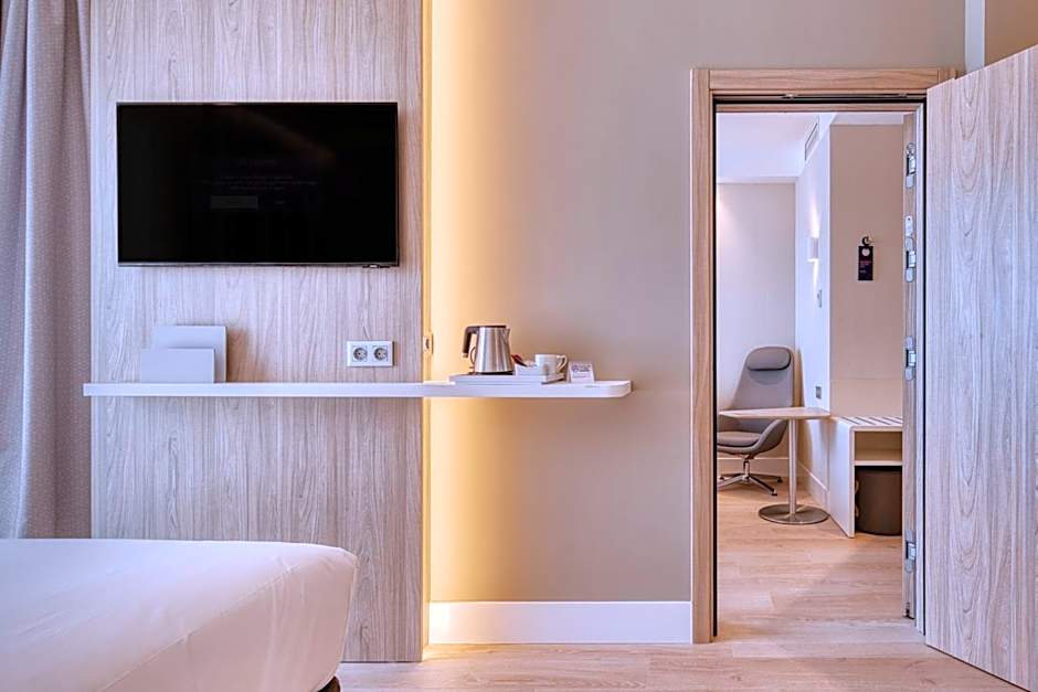 Holiday Inn Express Madrid Airport By IHG