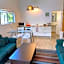 Colonial House Motel