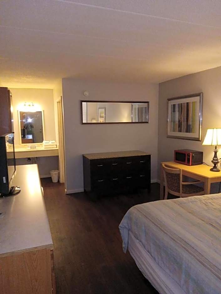 APM Inn and Suites